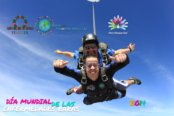 Toto salta con paracaídas: celebrando el Día Mundial de las Enfermedades Raras