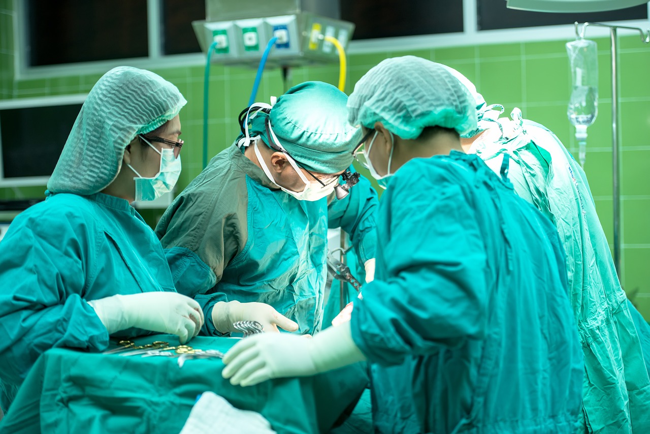 Estudio destaca los beneficios a largo plazo de la cirugía de timectomía para pacientes con miastenia grave