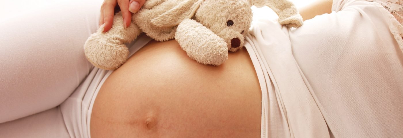 Investigación sugiere conceptos erróneos sobre el riesgo de EM en mujeres embarazadas