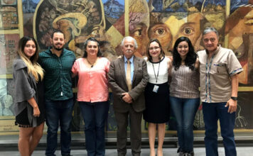 El Dr. Joaquín Carrillo Farga, rodeado de PPuDM y la Dra Alejandra Camacho, en el INNN de CDMX, 25 de julio de 2019