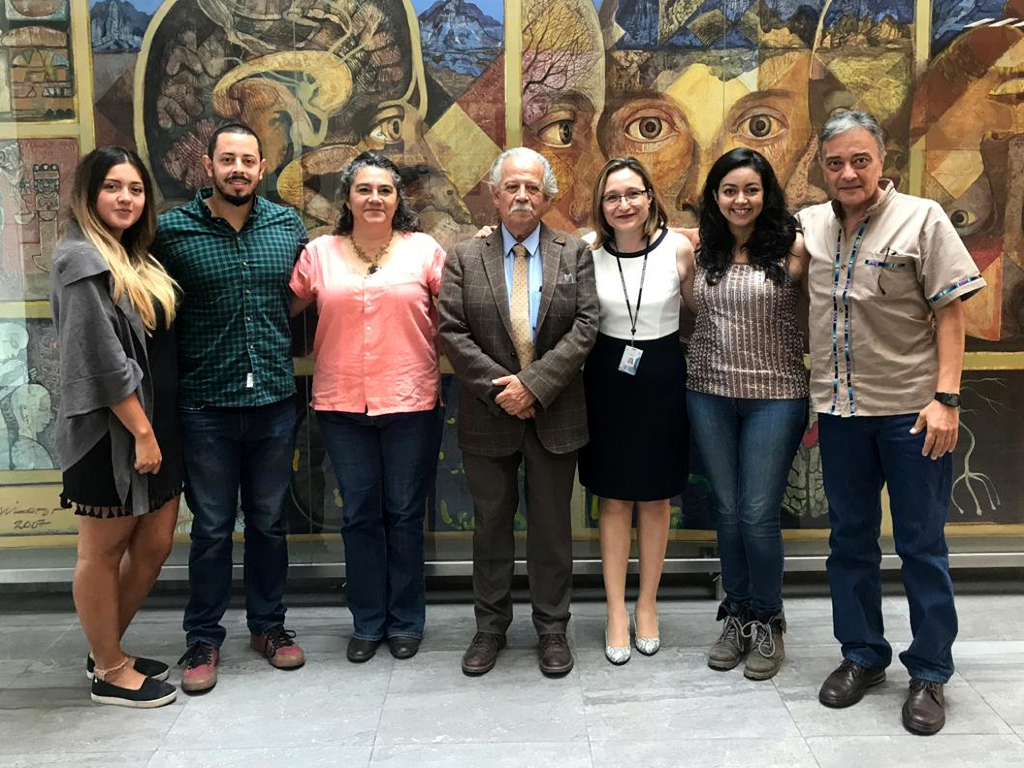 El Dr. Joaquín Carrillo Farga, rodeado de PPuDM y la Dra Alejandra Camacho, en el INNN de CDMX, 25 de julio de 2019