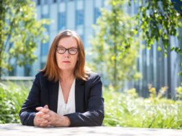 Sarah Gilbert científica que probó la vacuna de COVID–19 en sus hijos