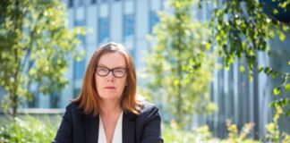 Sarah Gilbert científica que probó la vacuna de COVID–19 en sus hijos