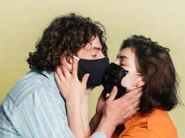 besos, contagio, COVID19