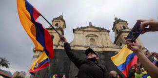 El pueblo colombiano sufre agresiones, represeión y violencia al protestar en las calles (mayo 2021)