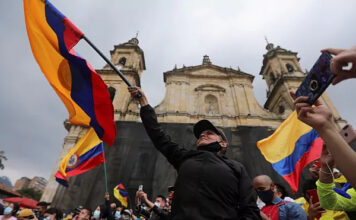 El pueblo colombiano sufre agresiones, represeión y violencia al protestar en las calles (mayo 2021)