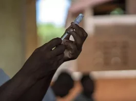 La OMS aprueba el uso de la vacuna de la malaria en niños